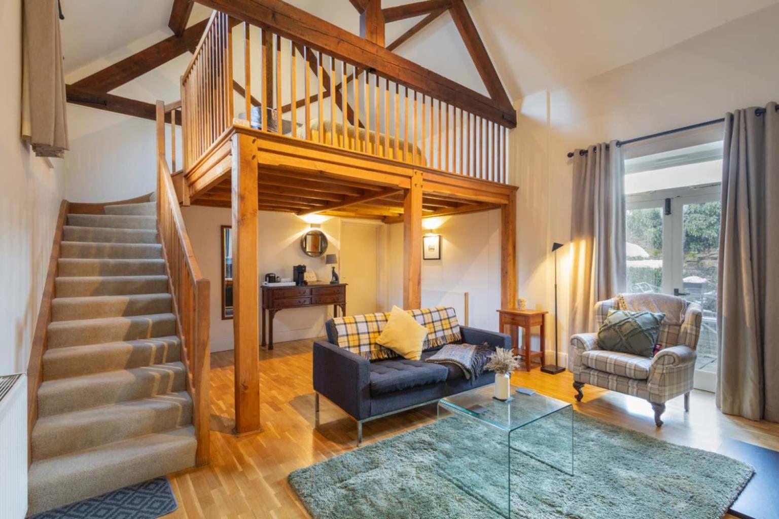 Host & Stay - The Raven Hotel 머치웬록 외부 사진